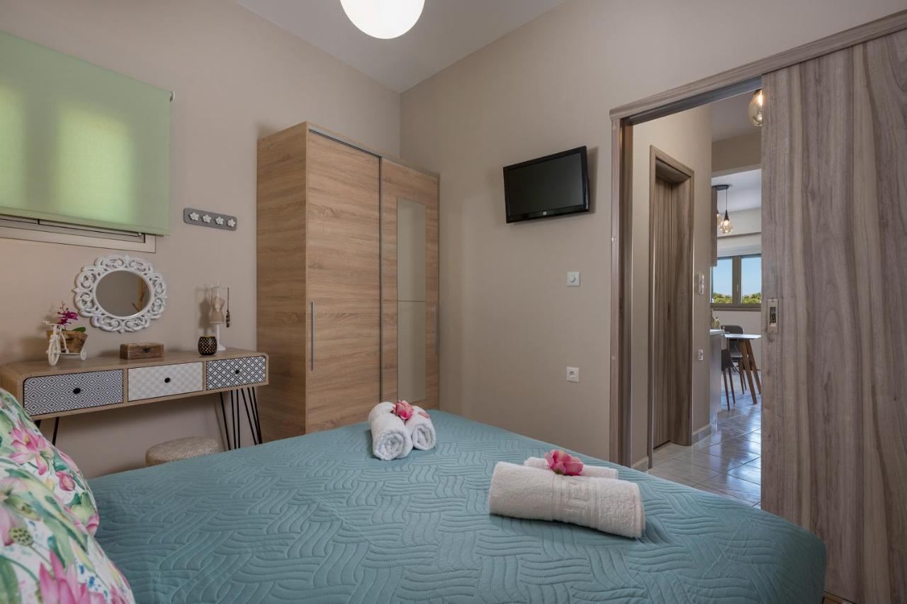 Floral Beach Apt With Lux Extras & Special Treats Колимварион Экстерьер фото