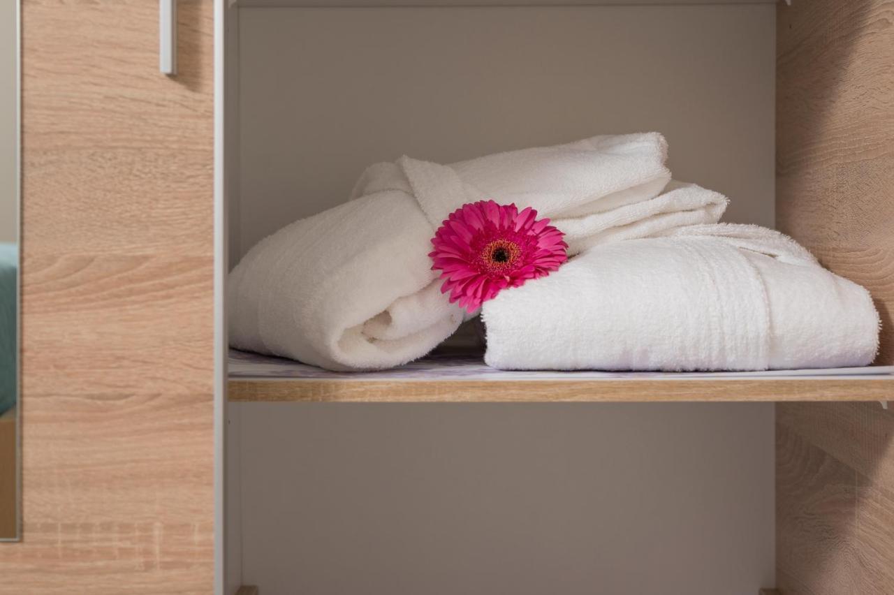 Floral Beach Apt With Lux Extras & Special Treats Колимварион Экстерьер фото