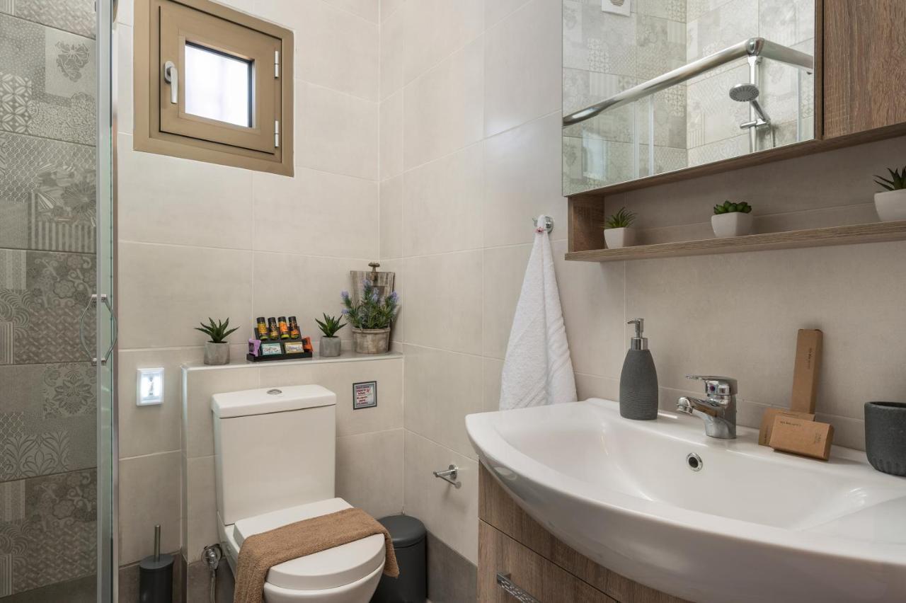 Floral Beach Apt With Lux Extras & Special Treats Колимварион Экстерьер фото